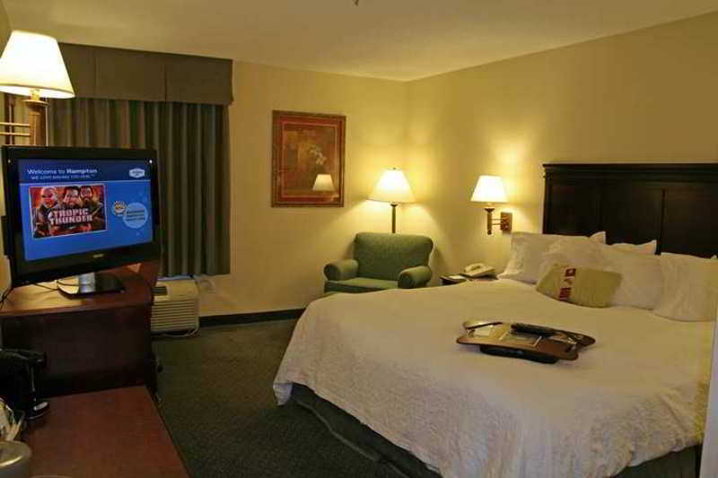 Hampton Inn Kansas City Blue Springs Værelse billede
